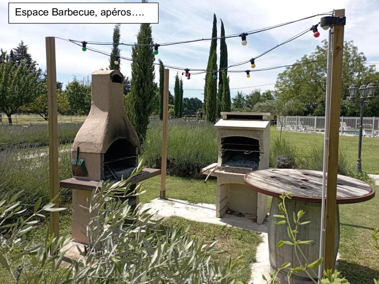 Le Mas De La Jardine Velleron Exterior foto